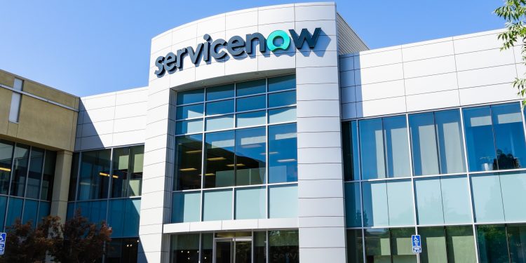 ServiceNow stock price forecast ahead of earnings: will it hit $1K?