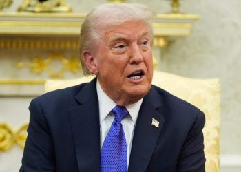 Trump dances with Malaysian performers as he kicks off Asia tour in lively fashion