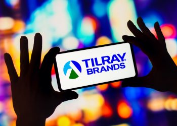 Tilray stock price forecast as a shooting star candle forms