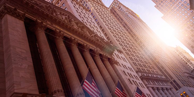 US midday market brief: Dow gains over 400 points as investors rotate to blue chips