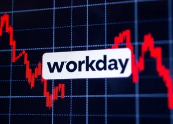 Workday stock has become a bargain: is it safe to buy the dip?