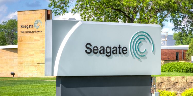 Seagate Technology stock hits key resistance ahead of its earnings: buy or sell?