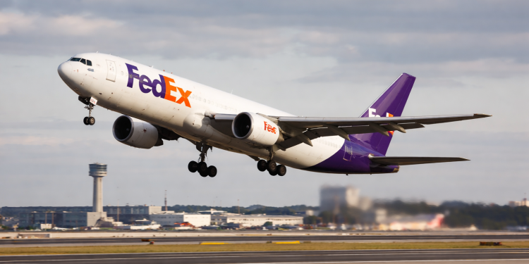 FedEx stock price analysis ahead of earnings: buy or sell?