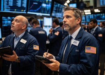 Dow drops 900 points, S&P falls 1.6% as oil continues climb