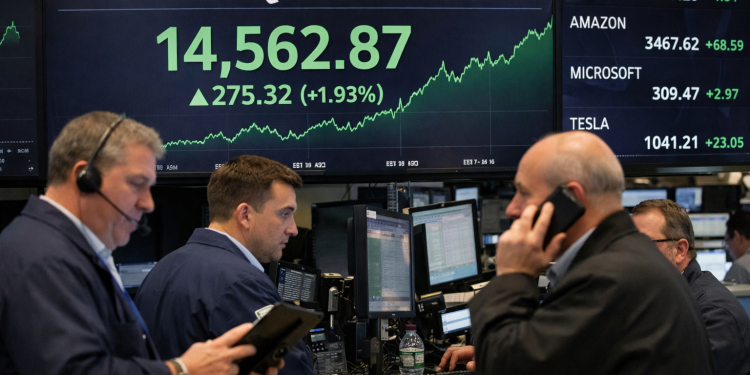 Nasdaq 100 nears correction as risks rise, QQQ ETF outflows jump